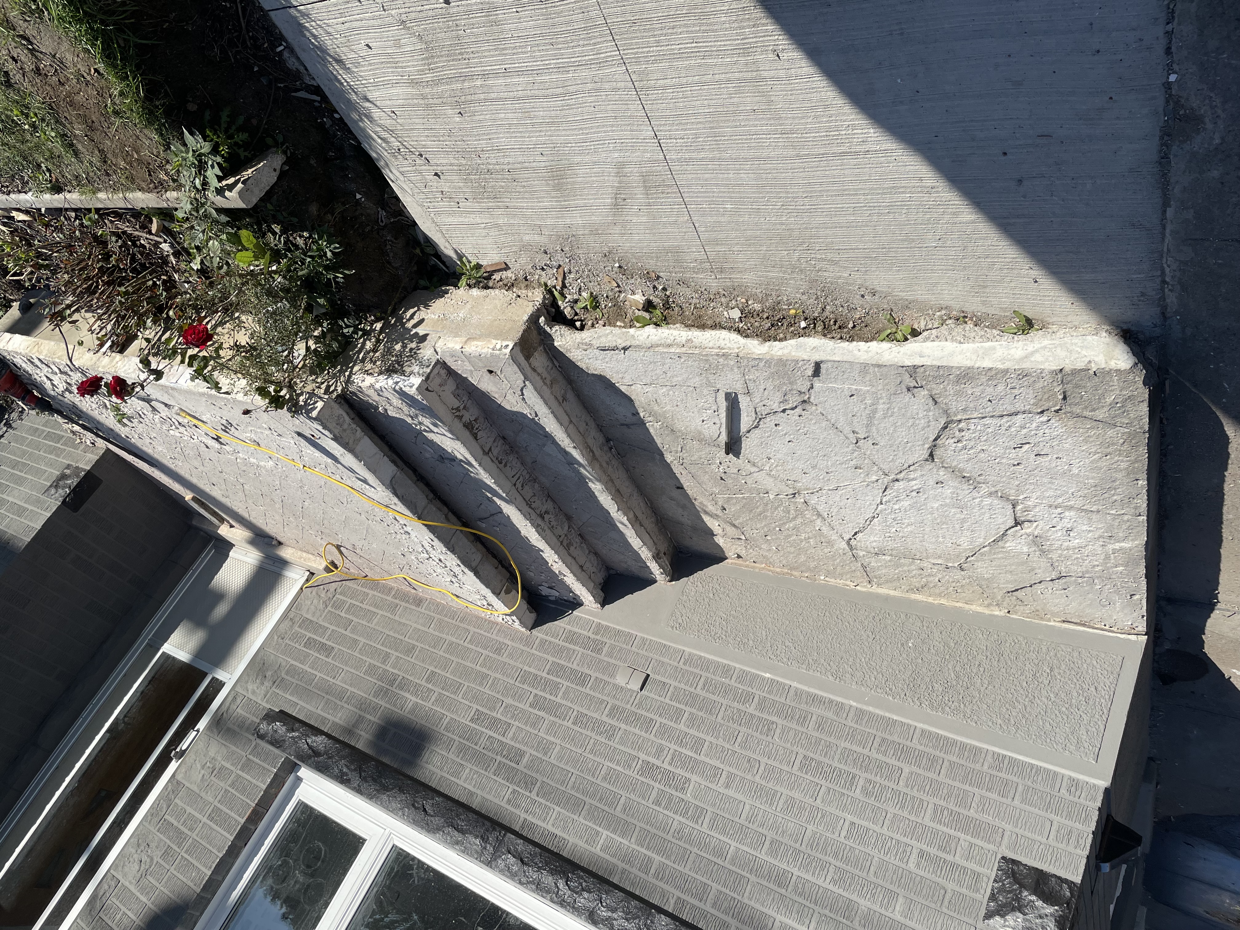 Cracked, deteriorating concrete front steps before renovation
